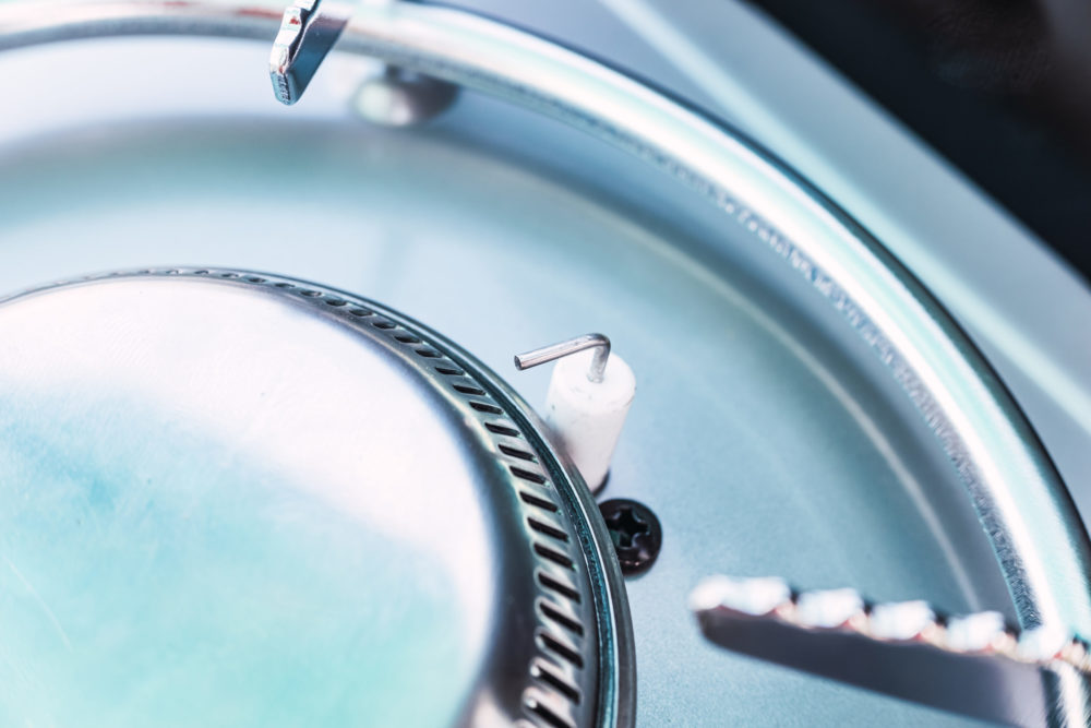 Piezoelectric spark generator burner on a gas cooker burner.